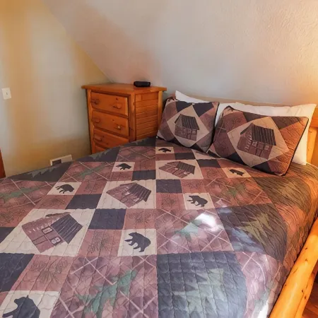 Cheerful Two Bdrm Cabin with Hot Tub & Pet Friendly Hotels in Hocking County