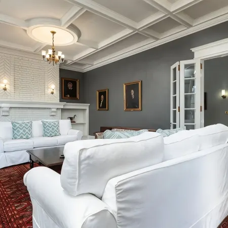 Spacious 6-bedroom house with AC, WiFi in charming Springfield