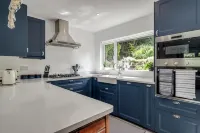 Stunning home over looking Belfast City, 11 minutes to City Centre - Bungalows