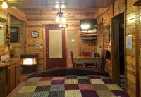 Mountain Peaks Inn, OLD BALDY MTN SUITE, Downtown Hill City - Hytter