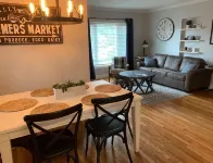 4 Blocks from rt66- Hot Tub-Firepit-AC