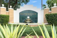 Aventura Modern 2-Bedroom Condo in Serene Community - Wifi