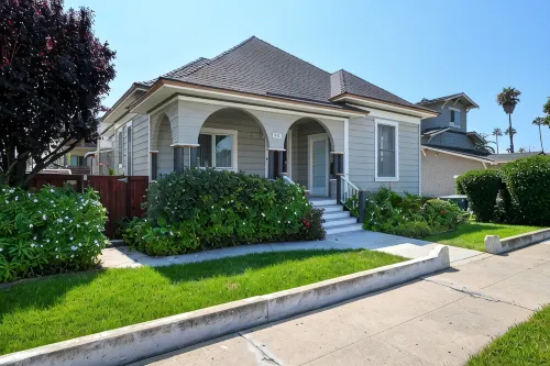 Modern Victorian Home Walking Distance To Ventura Pier and Downtown Restaurants