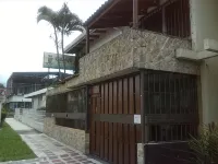 Gaudy's Hostel - Hostels