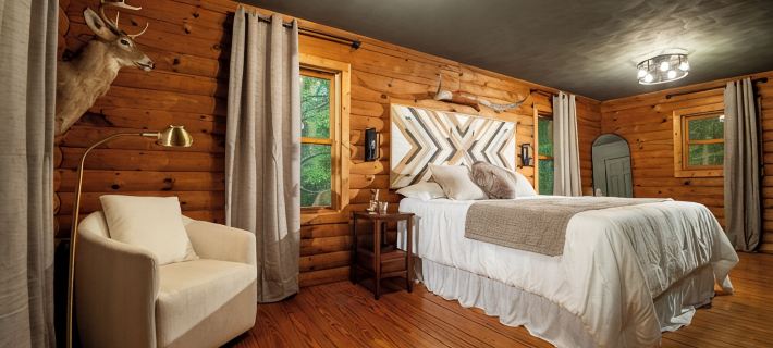 Secluded Mountain Cabin + Hottub Hotels in Roanoke County