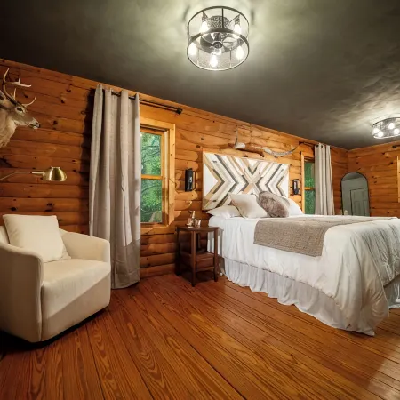 Secluded Mountain Cabin + Hottub