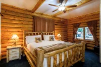 Luxe Log Home+Views+Hot Tub+Fire Pit+Open Air Game Room + Red Rocks