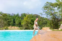 Yichang Three Gorges International RV Camp - Rooftop Pools