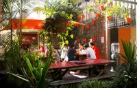 Original Backpackers - breakfast