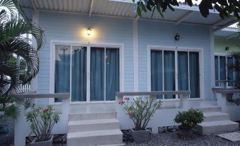Charlie's Bungalows