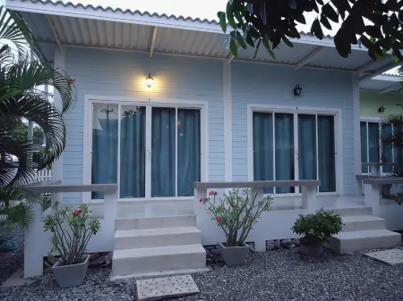 Charlie's Bungalows