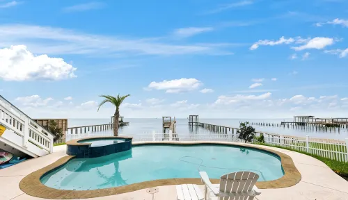 Kemah's Bayfront Getaway with Pool