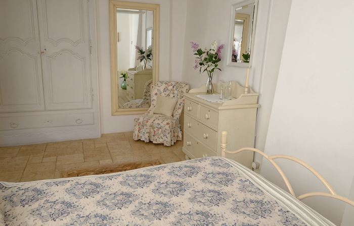 Chez LuLu – charming village house with roof terrace in the heart of Olonzac