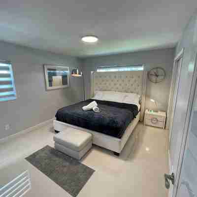 Hard rock house ~ 5 Min to stadium and events Rooms