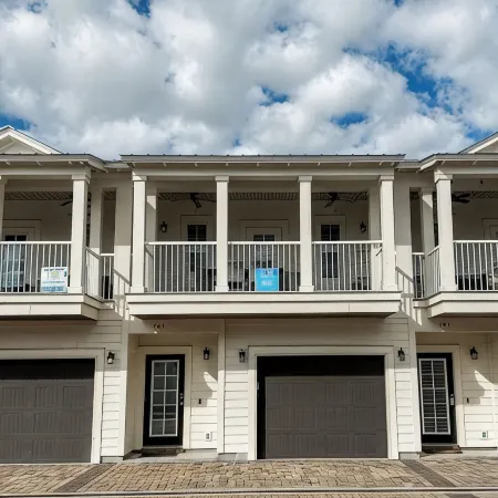 Beachy Bright - Family Friendly! - Close to Beach