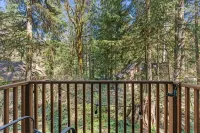Luxury A-Frame w/ New Hot Tub! 15 Mins to Stevens Pass - Misty Mt. Haus - Tiny houses