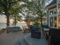 Family lake retreat w/ hot tub! Amazing sunsets! - Wifi