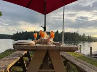 Stunning lakefront home with a boathouse, private dock, firepit and lake views - 4つ星