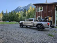 Cozy 40 Acre Homestead Cabin w/ 360 Views + Soaker Tub! - Alppimaja