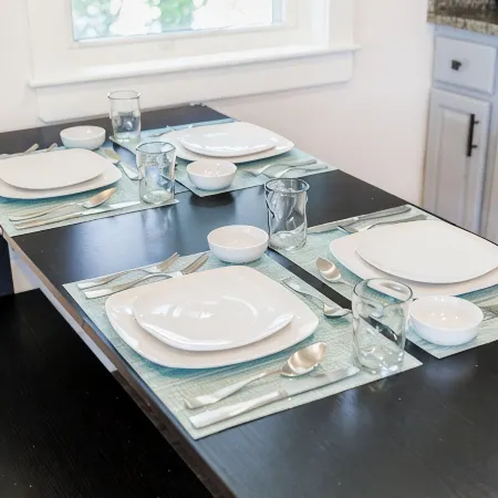 Spacious House on Sunset Lake 4 Br, 2 Baunit 2 on Top Floor