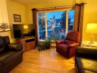 Bright, spacious 4 bedroom home. - Wifi
