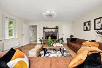 Radiant Retreat Ideal for LegoLand, Windsor, & LHR - Boutique