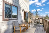 Sky Ridge Cabin  · Culdesac w/ Level Entry Access & Entertainment