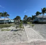 Chic 2-bedroom condo in brilliant Bimini Bay, steps from the Beach, WiFi, AC