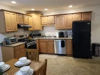 Lyle and Taylor present-Spacious Private Apt - Wi-Fi
