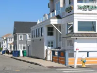 Steps to Hampton Beach and all entertainment! 4 bedrooms, pet friendly! -  Ferienwohnungen