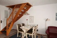 Seeschlößchen Thatched Cottage, "Klippenmöwe" Vacation Rental, Just 200 Meters from the Beach - 2 星級
