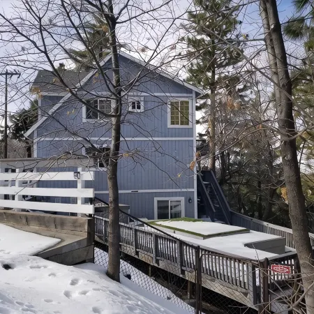 Stylish Chalet with Hot Tub and Jacuzzi!