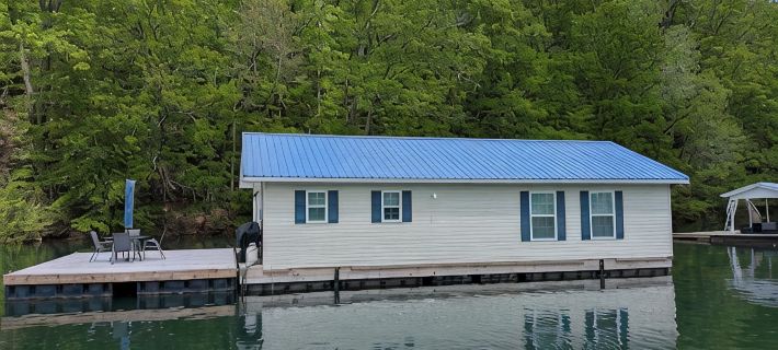 Brand New Floating Home on Norris Lake : Sleeps 12 : Swim, Grill & Relax4 Hotels in Campbell County