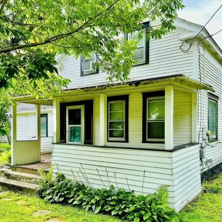 Experience the Charm of a Rustic Lakefront Cottage, Perfect for Year-Round Fun!