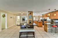 Summer Vacation at Gulf Side Gem! 45 ft. Dock, Pool , Hot Tub and More - プライペートプール