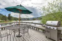 Huge, Comfy Condo with Panoramic Views in the Middle of Keystone Fun!