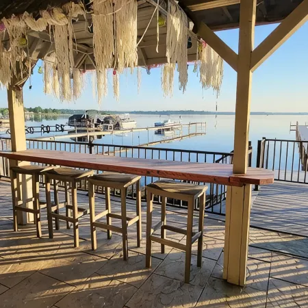New-First Floor Lakefront, 160 ft Dock, 2 Minutes to Browns Beach & Restaurants!
