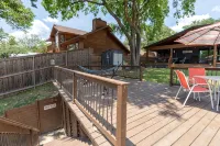Beautiful 4/3 waterfront home with 2 master suites -  Habitaciones en casas particulares
