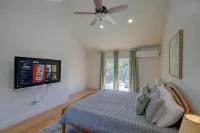 Beautiful hilltop retreat, secluded yet convenient to Asheville, Weaverville. - balcony