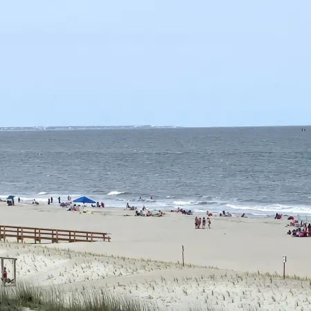 Just Remodeled!! A few steps to the beach in Beautiful 3 Bedrm Oceanfront Condo!