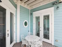Beachfront House - Peaceful Beach - Dog Friendly! - Elevator and Hot Tub! - 자쿠지