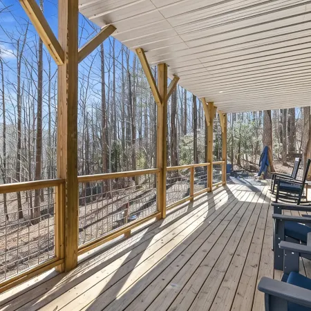 NEW Mountain Modern Hideaway! - Walk to Disc Golf