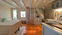 Seaside Getaway Cottage w Deck, Parking, Ocean View, Shops - Country Houses