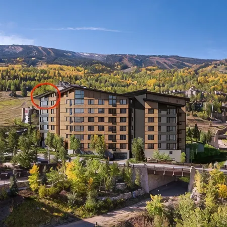 Penthouse-Electric Pass Lodge Ski in/Ski Out! Pool, Hot Tub,Walk to Restaurants!