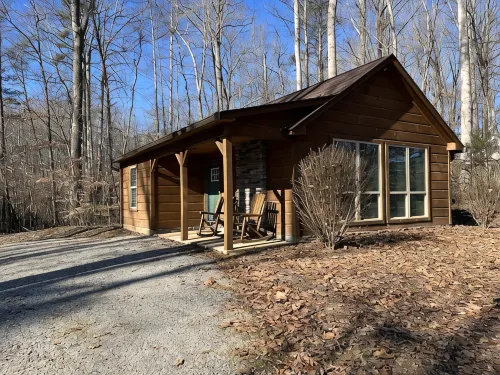 Charming 2-bedroom cabin with WiFi in brilliant Winston-Salem - 샬레 호텔
