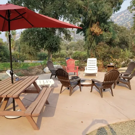 Awesome house & Kaweah River access and 5 miles to Sequoia Park