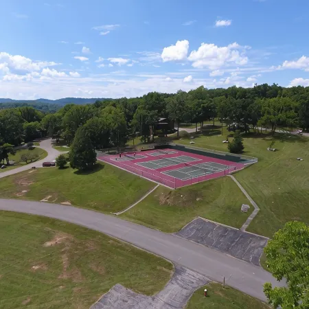 Woodson Bend Condo. Golf, Pool, Restaurant, Entertainment & More! Near Burnside.