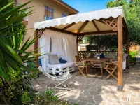 oasis of relaxation not far from the sea, parking in the inner courtyard. Hotels in Marotta