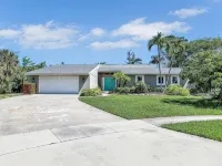 5 Beds 3 Bedroom 2 Bath Heated Pool, Grill, Patio. 5 minutes from the beach! - 4-Star