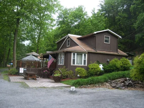 Charming, quiet, riverfront, scenic, private